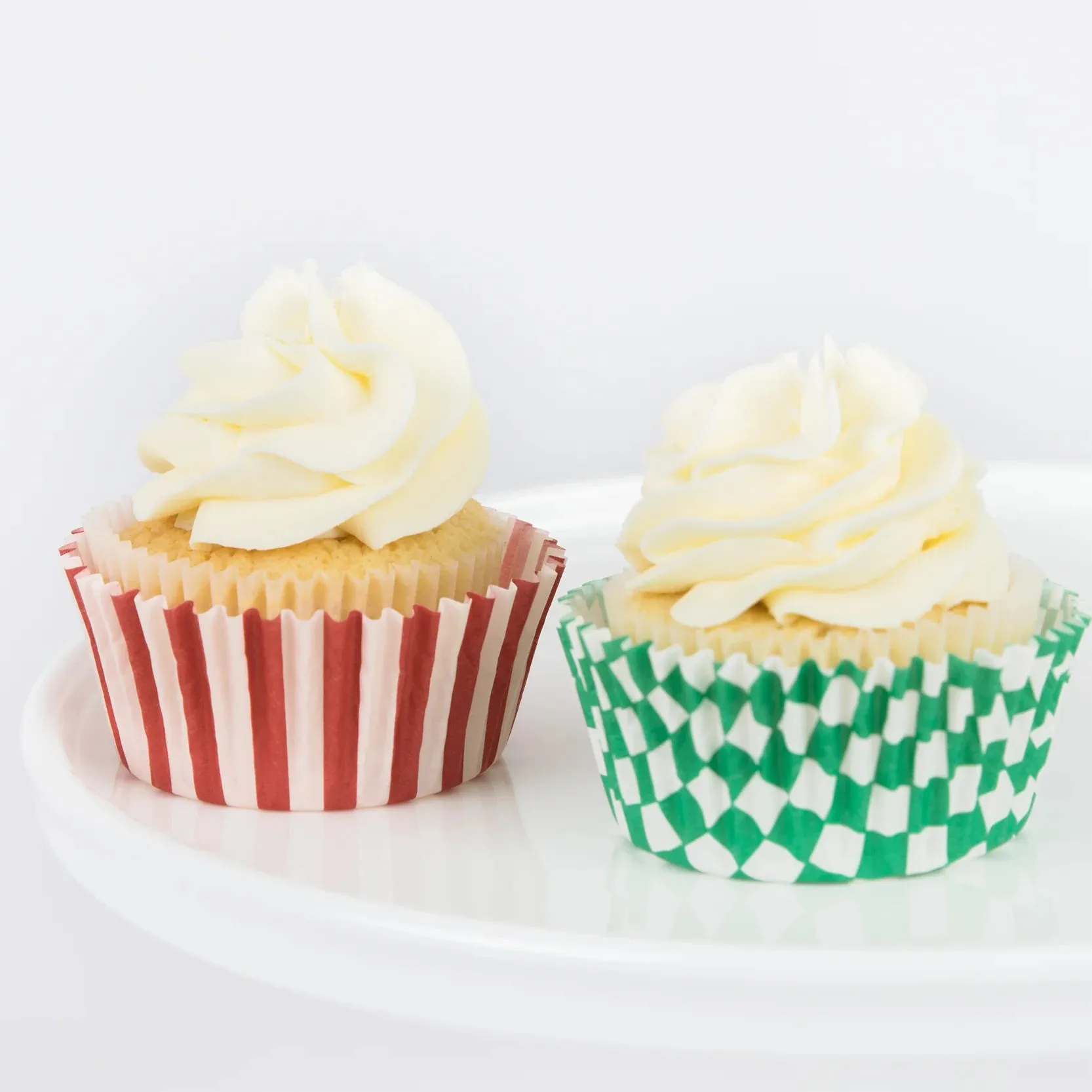 Festive House Cupcake Kit, Meri Meri Christmas Cupcake Kit Includes 24 cupcake liners and 24 cupcake toppers