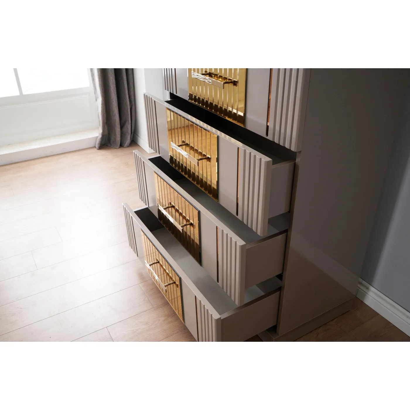 Lorenzo Collection Chest