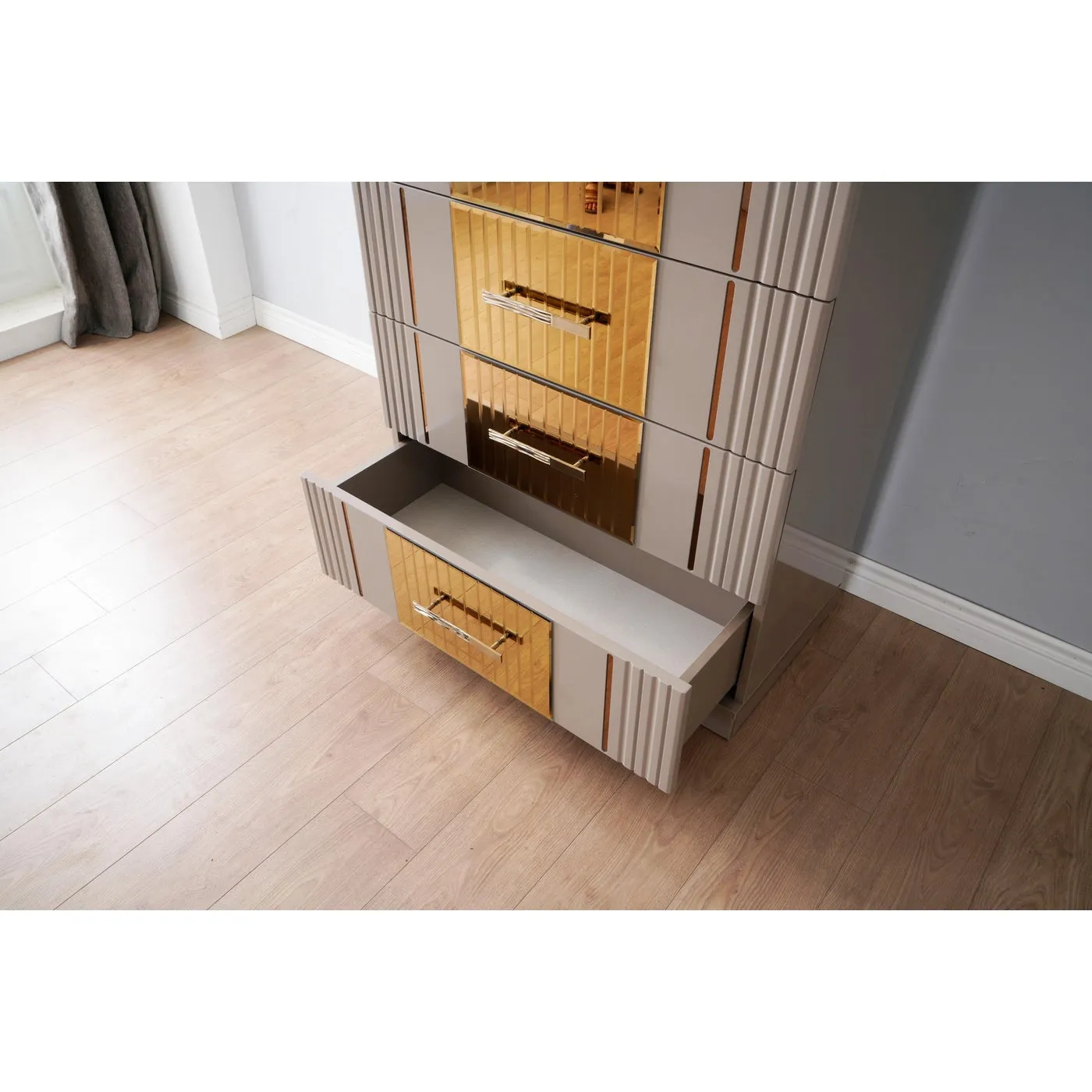 Lorenzo Collection Chest