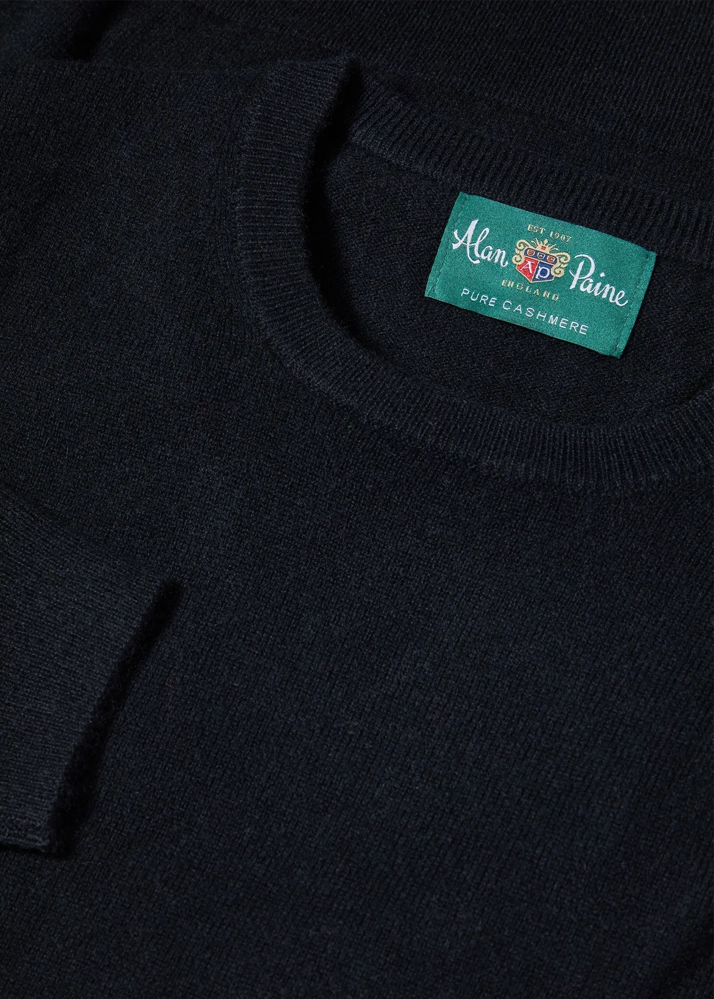 Melfort Cashmere Jumper in Black - Regular Fit