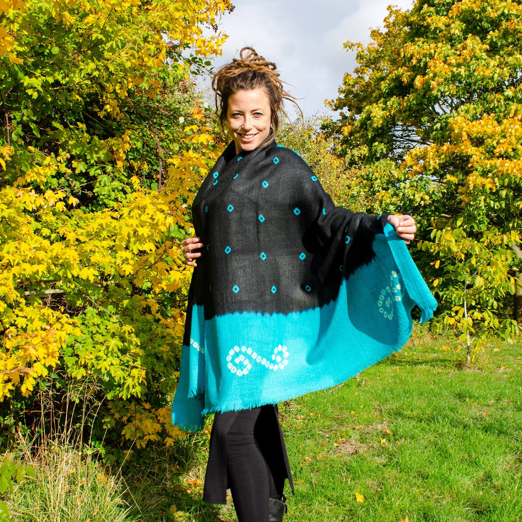 Pure wool ‘Bandhani’ Shawl | Blue Orbit